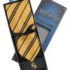 Hufflepuff Krawatte Mit Pin - Harry Potter -Karneval Universe Verkäufe harry potter hufflepuff krawatte mit pin hufflepuff schuluniform harry potter fanartikel 29529 01