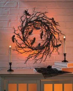 Schwarzer Gothic Kranz Mit Fledermäusen & LED Licht 5 Schwarzer Gothic Kranz Mit Fledermäusen & LED Licht -Karneval Universe Verkäufe schwarzer halloween kranz mit fledermaeusen und licht light up black bat wreath halloween decoration 51527 02
